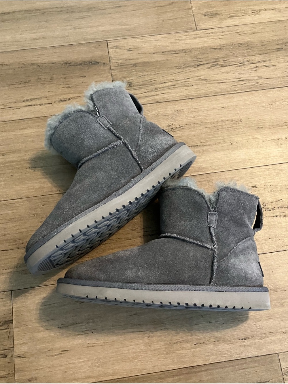 UGG Koolaburra suede softly lined gray women winter ankle boots. Size 36/5.5